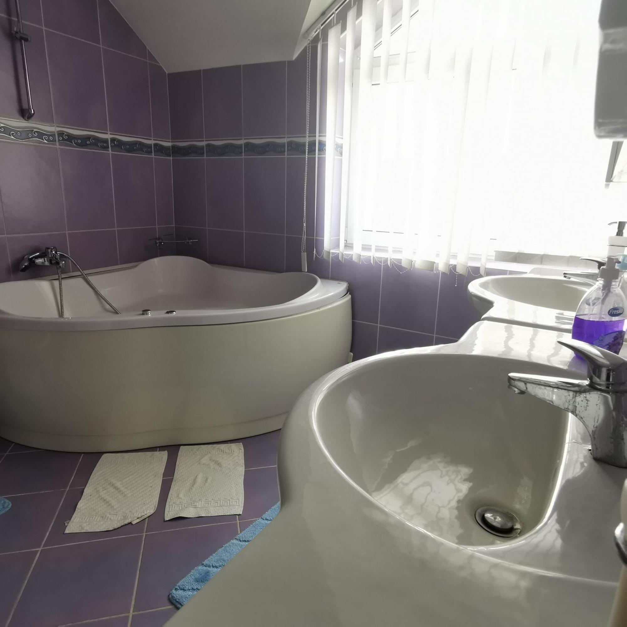 Vila Angela Felix Hotel Sanmartin Bagian luar foto
